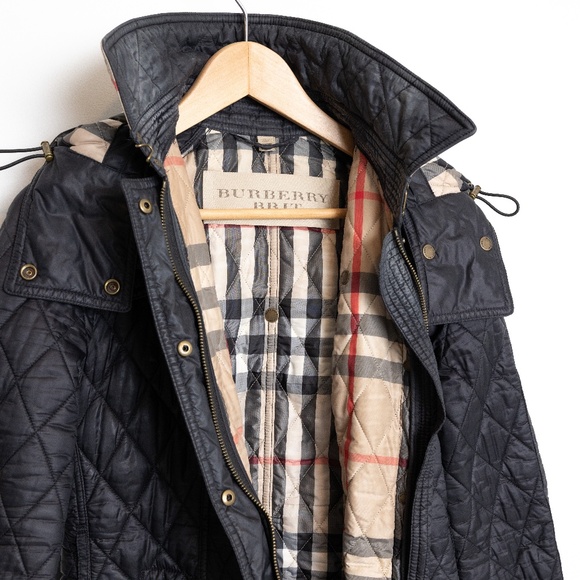 Burberry Black Trench Coat with Quilted Design and Detachable Hood - Picture 3 of 9